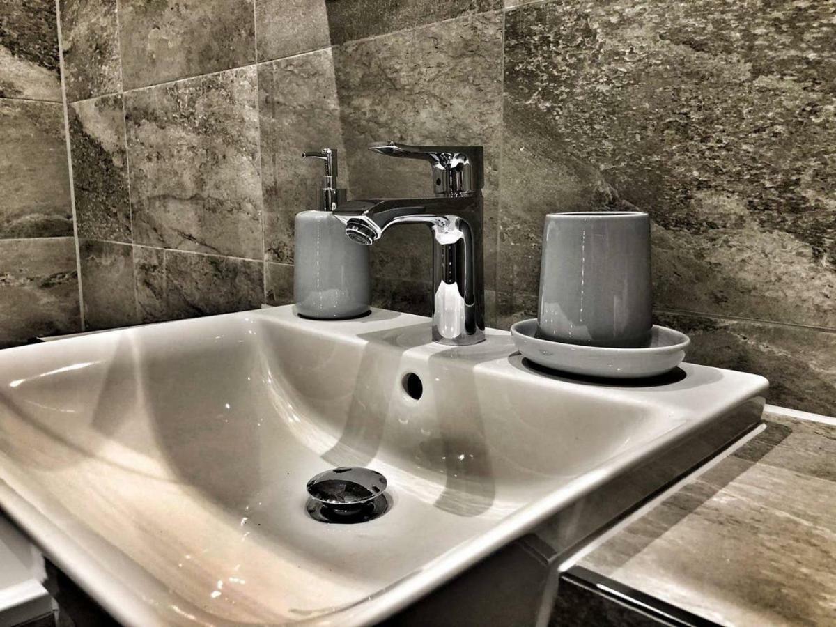 Amazing & Spacious 2 Bed 2 Bath Luxury Apartment With Balcony Free Wifi Sleeps 6 부쉬 외부 사진