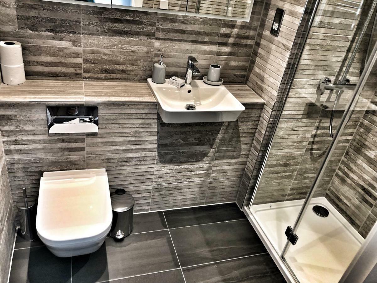 Amazing & Spacious 2 Bed 2 Bath Luxury Apartment With Balcony Free Wifi Sleeps 6 부쉬 외부 사진